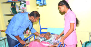 7 TN Doctors Turn Saviours For the Poor & the Abandoned, Treat Them For Free!
