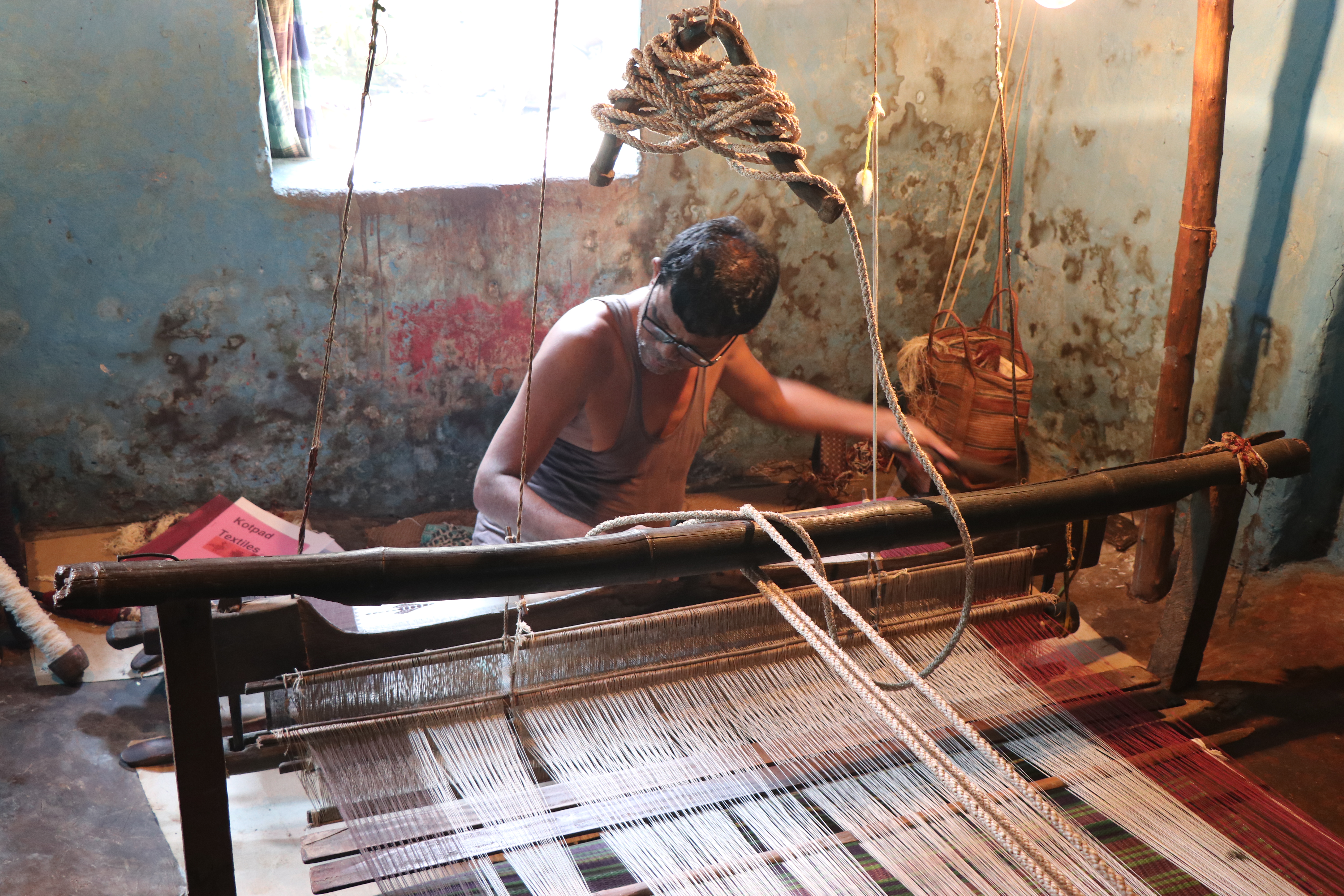 A Kotpad weaver at work. (Source: Biswanath Rath)