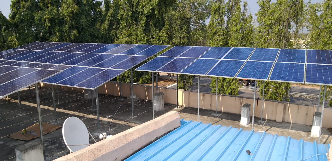 Solar panels atop a residential building. (Source: Twitter/Vulcan Energy Systems)