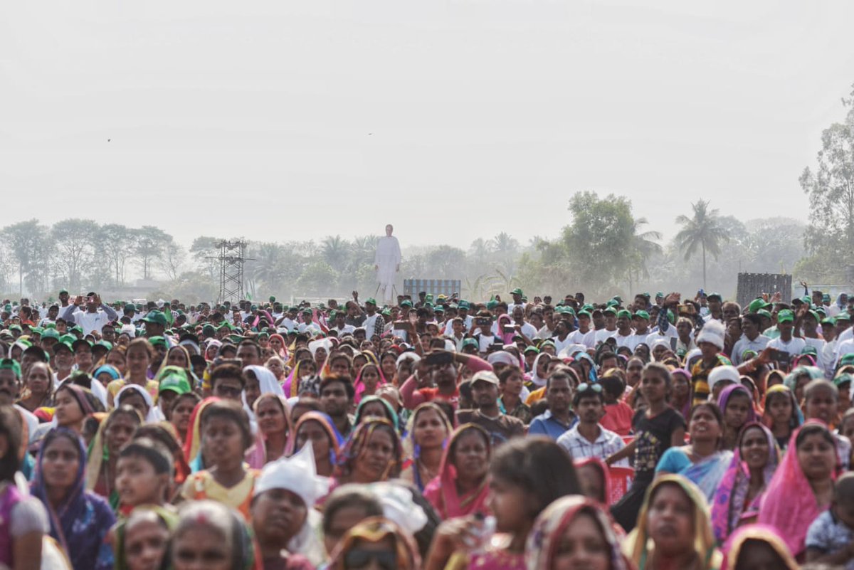 Locals at the launch of Direct Benefit Transfer (DBT) to landless agricultural labourers on Feb 15, 2019. (Source: Twitter/Kaalia) 