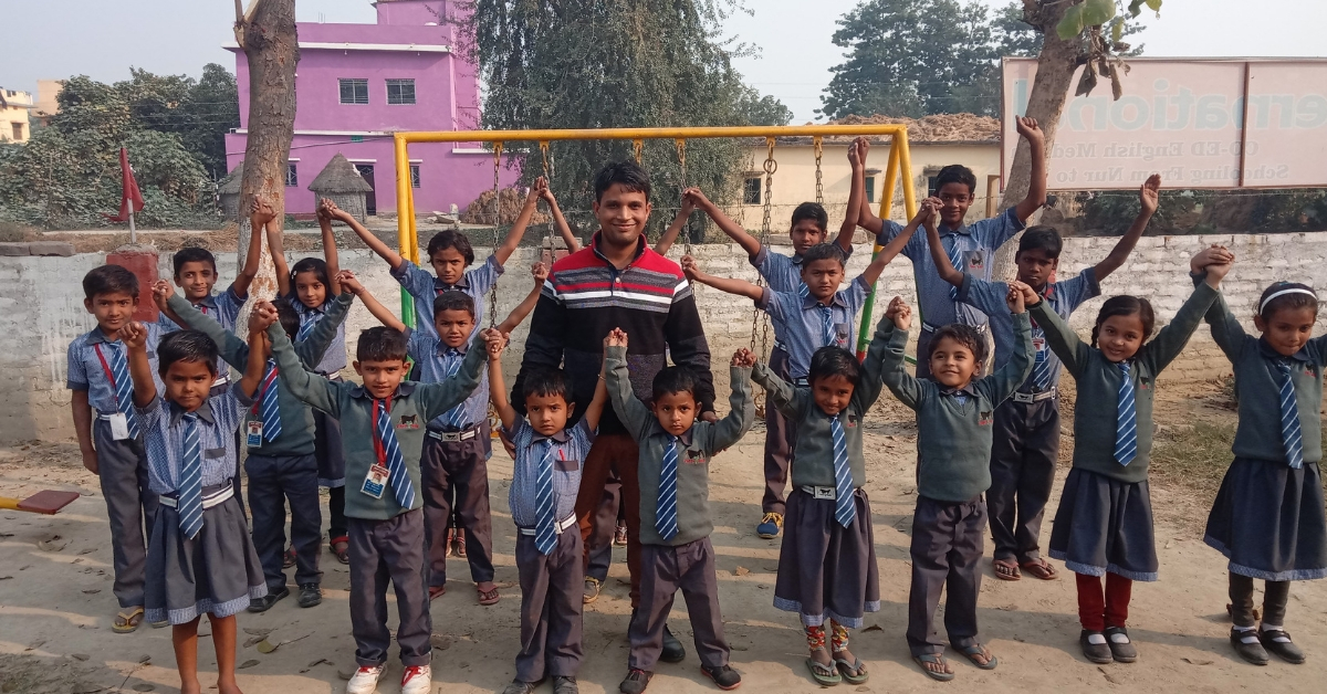 25-YO IAF Man Transforms Bihar Home Into School, Provides Education To 400 Kids!