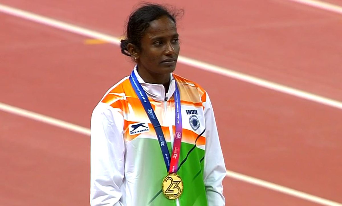 Gomathi Marimuthu with her gold medal. (Source: DD National/Twitter)