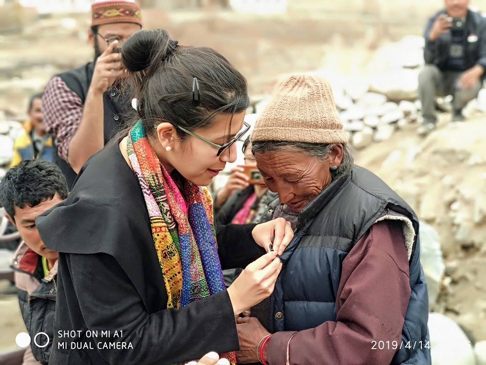 District Election Officer Avny Lavasa pinning a 'My Vote Counts' bade on a elderly woman during an awareness drive. (Source: District Administration Leh)