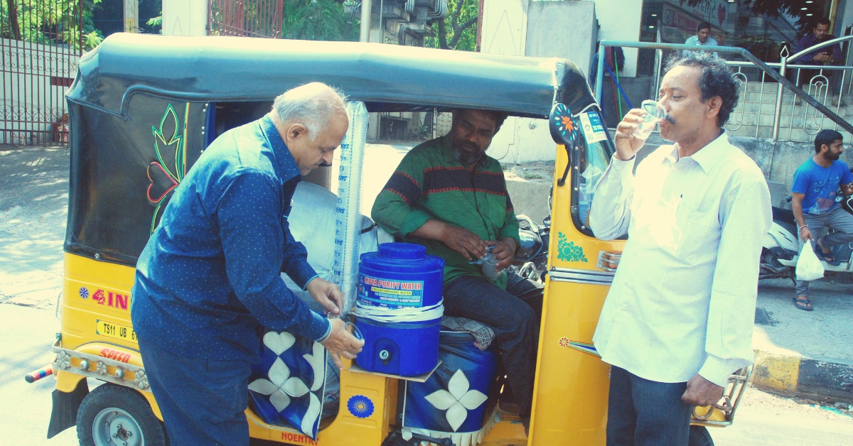 Saleem serving chilled water to fellow Hyderabadis (Source: Facebook/News Waah)