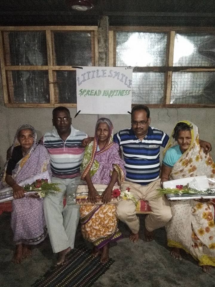 Saju at the shelter with his 'family' of senior citizens. (Source: Facebook) 