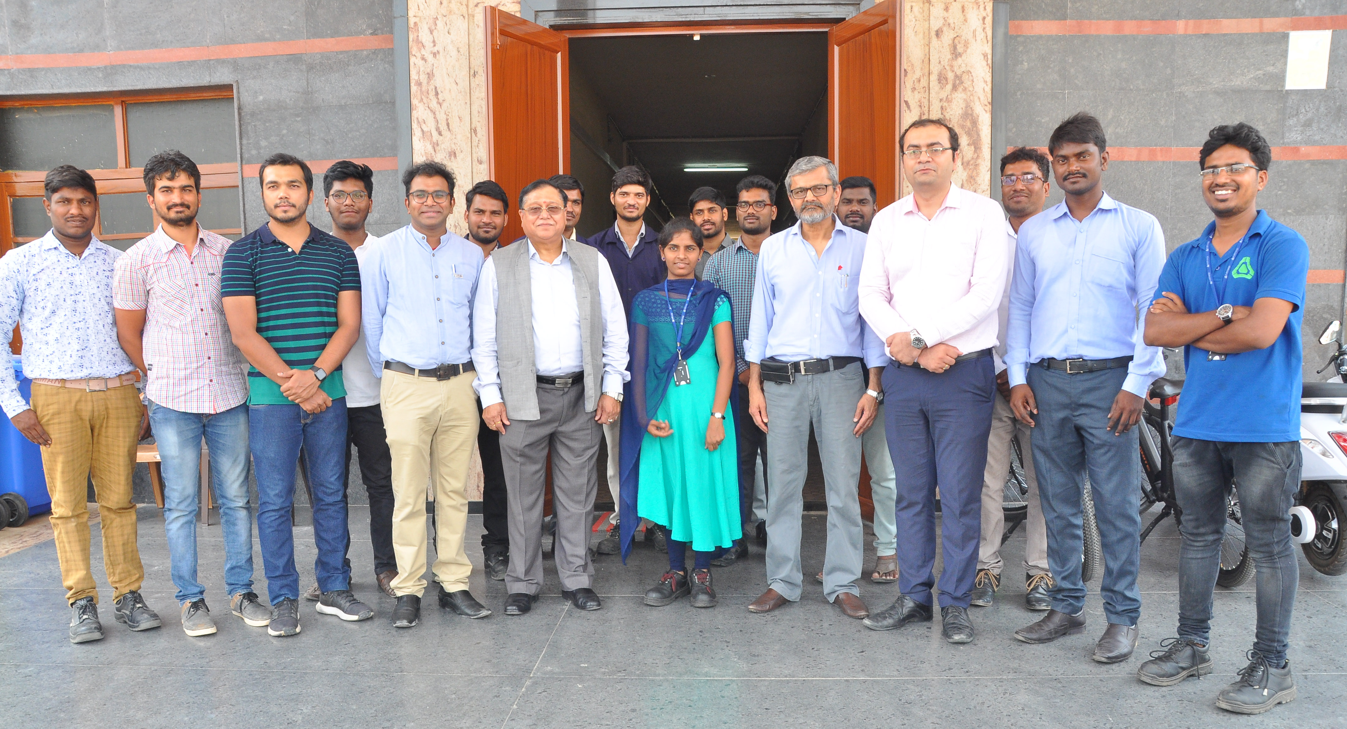 Dr. V.K. Saraswat, Member, NITI Aayog, and Prof U.B. Desai, Director, IIT Hyderabad, with the PUR EV team at the Manufacturing Unit near IIT Hyderabad on 28th April 2019.