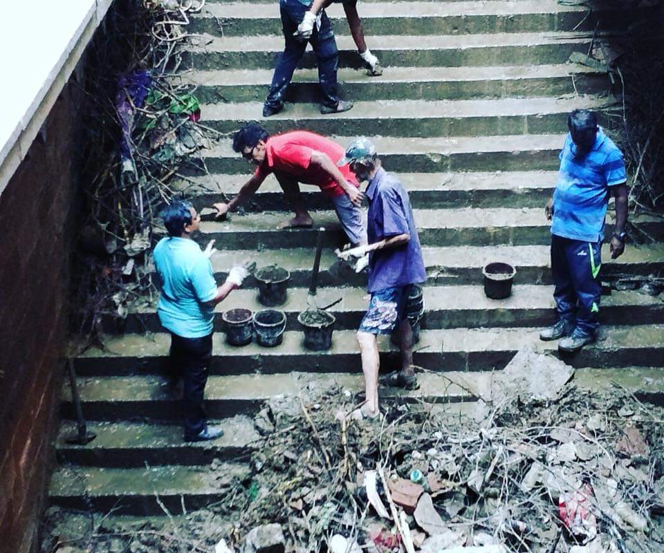 Caron with his volunteers (Source: Pratyush Joshi)