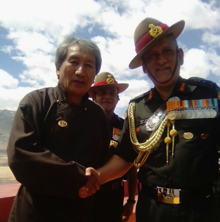 Phonsok Ladakhi with Chief of Army Staff General Bipin Rawat. (Source: Facebook)