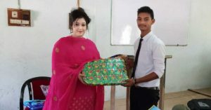 School Didn't Have Physics Teacher for 5 Years. So an IAS Officer's Wife Stepped In