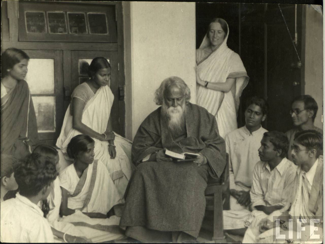 How Tagore's Love For Strange Food Paved The Path For the Modern-Day Adda!