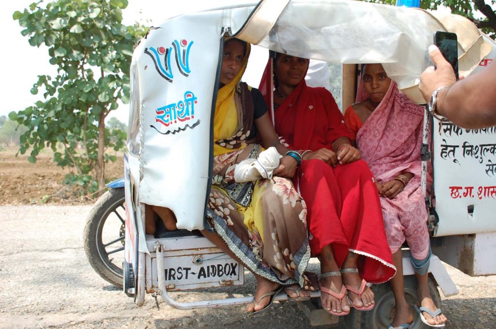 Patient, attendant and ASHA worker. (Source: Twitter/Awanish Sharan)