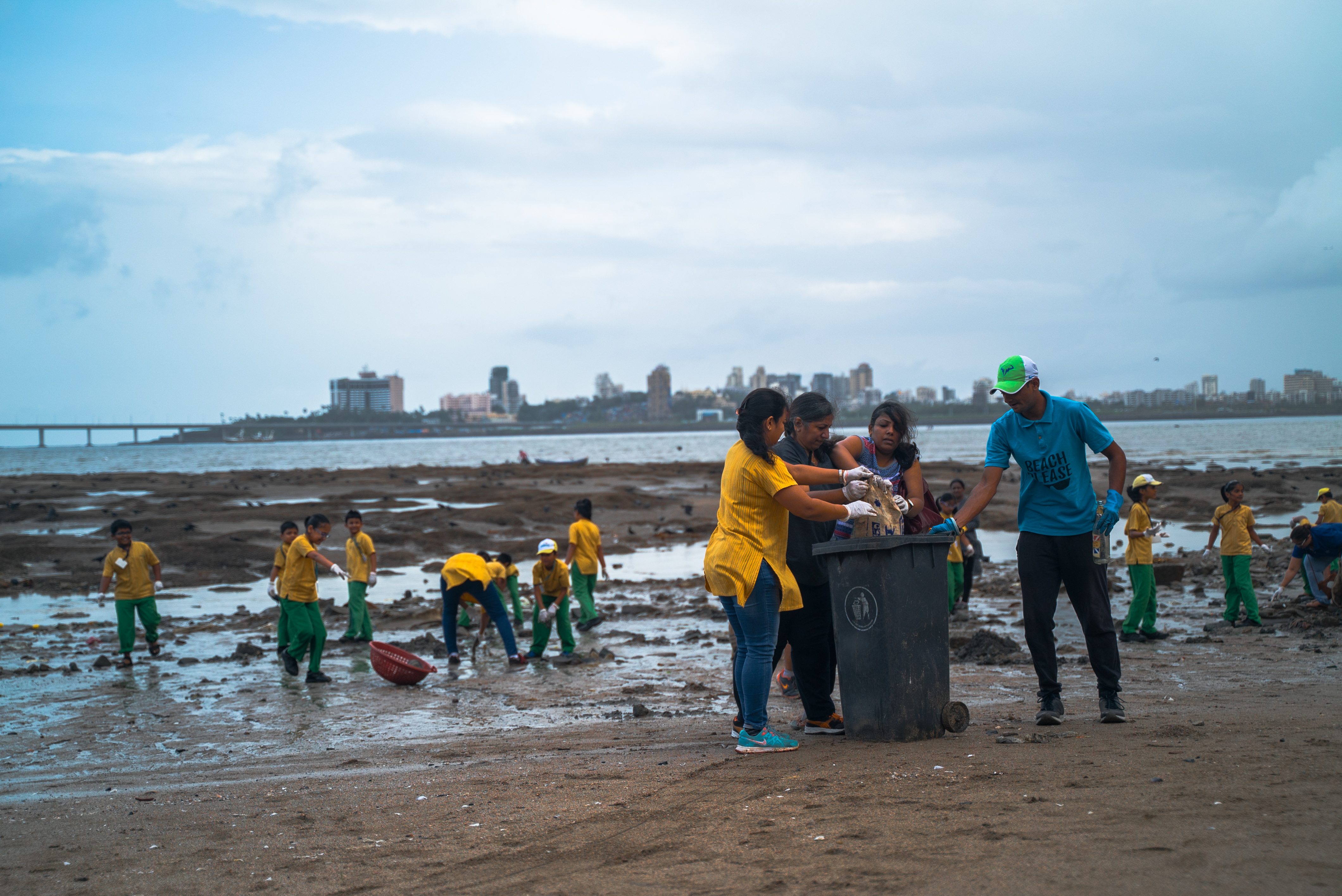 Beach cleaning drive. (Source: Beach Please) 