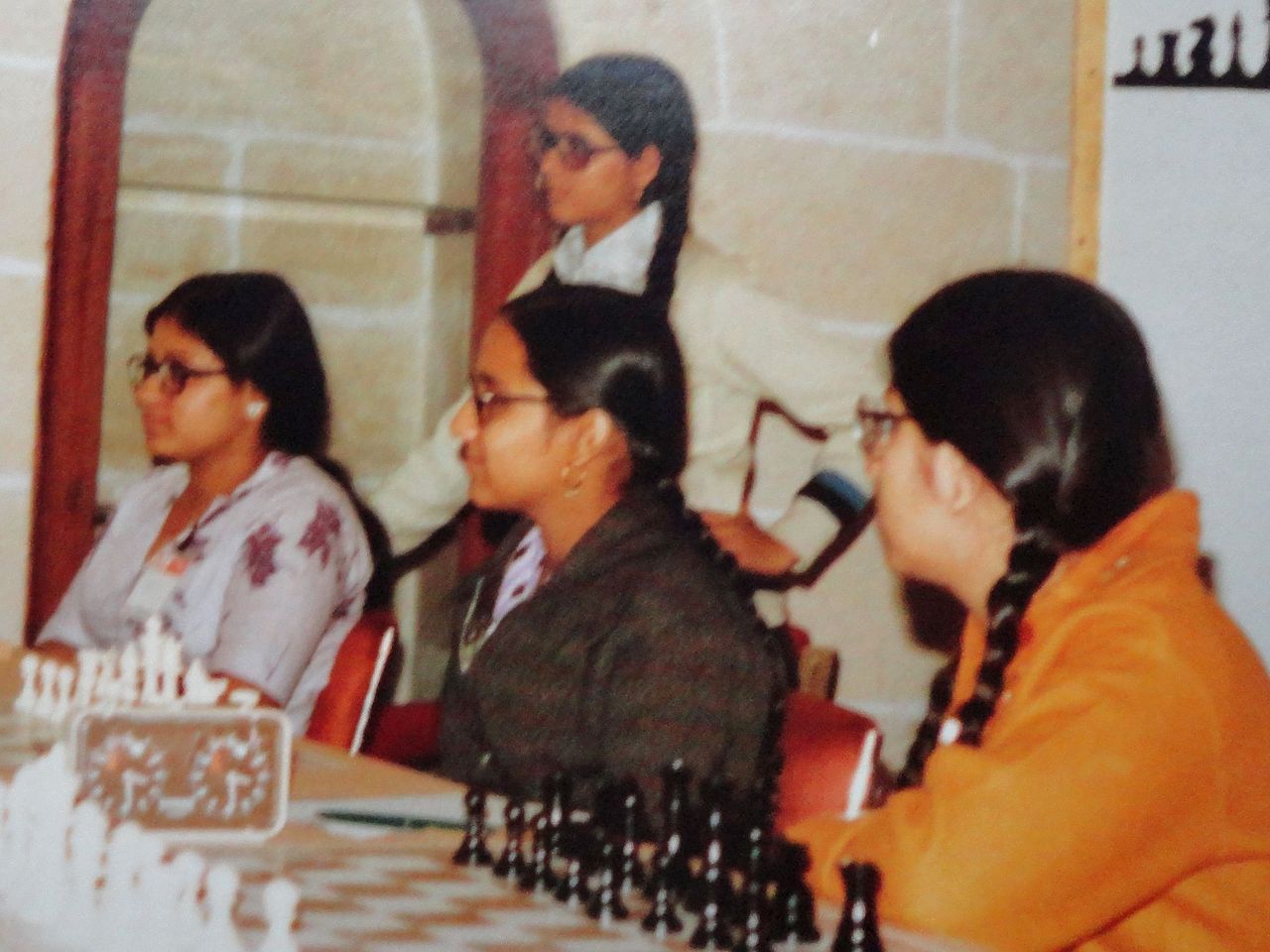 The Khaldikar sisters at Valletta, Chess Olympiad 1980. (Source: Wikimedia Commons)