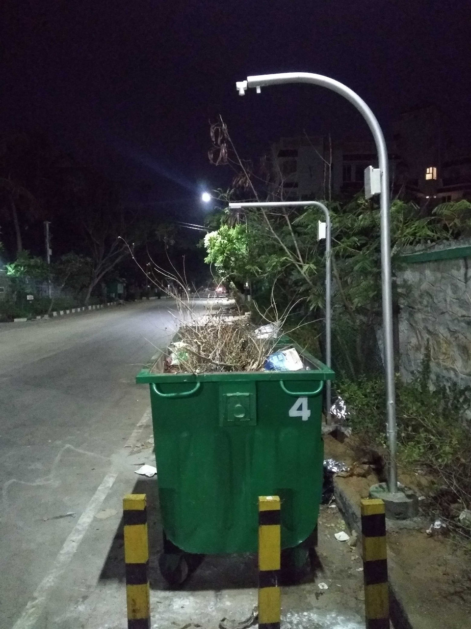 Side view of the smart bins with sensors attached to the pole. (Source: Mahek Shah)