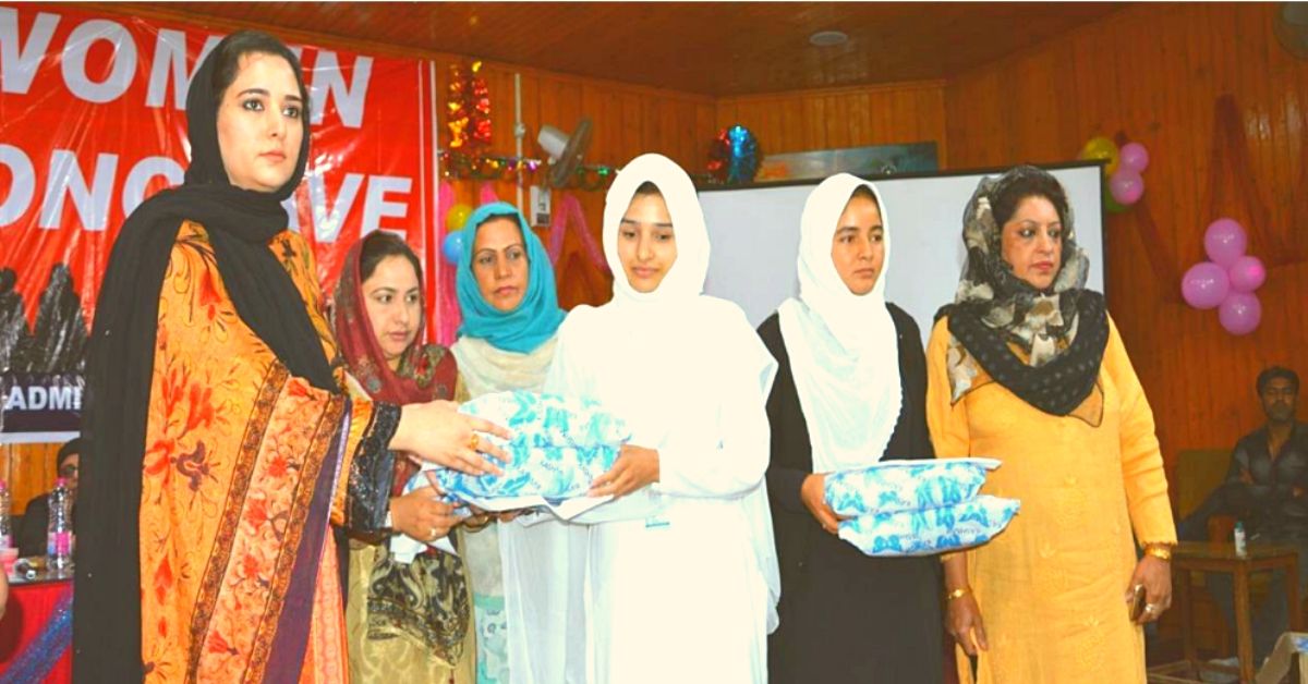 Kashmari School Girls Xxx Vedios - Kashmir's Woman DC Smashes Period Stigma, Gets Girls Back to School!