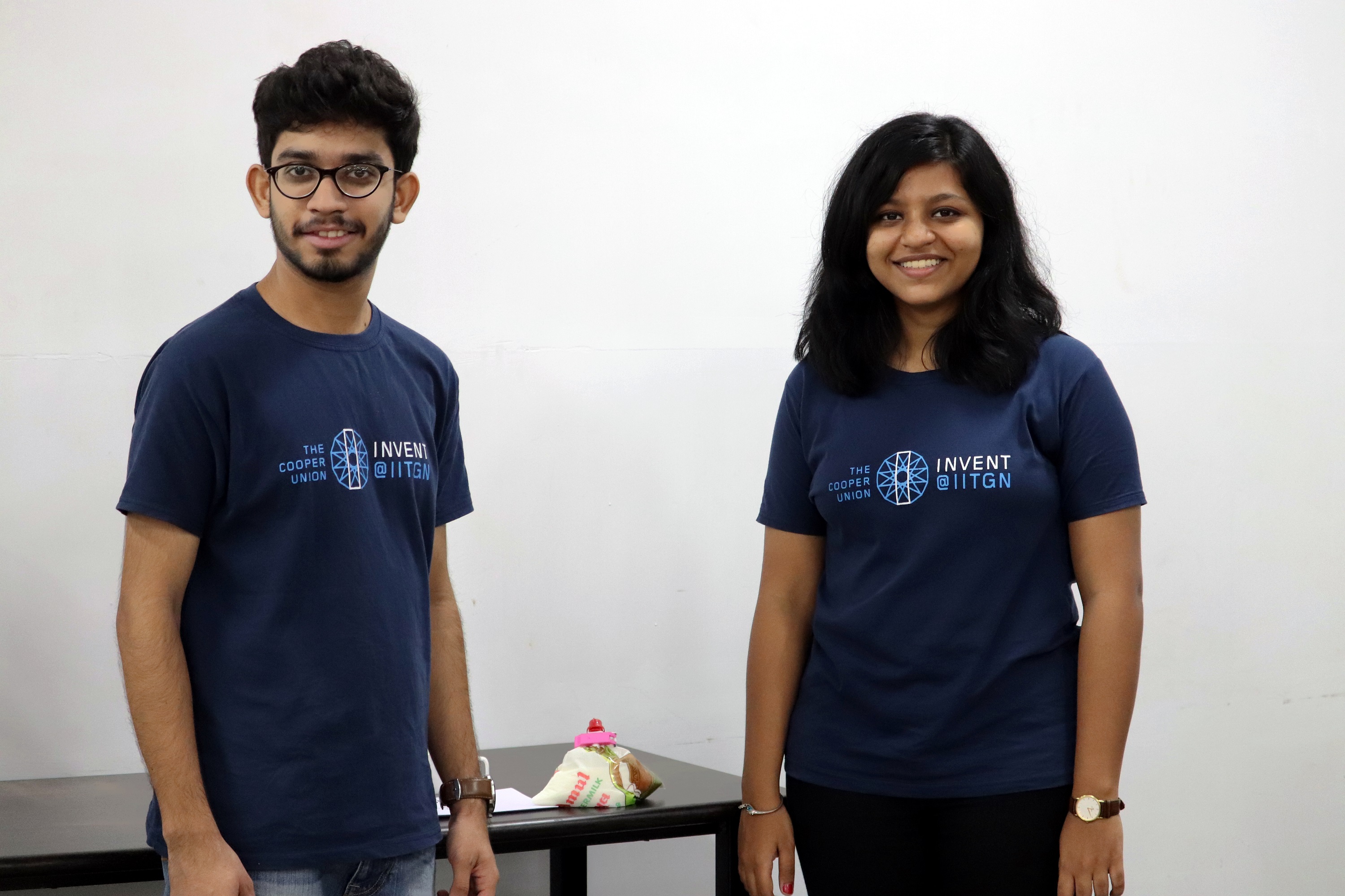 (L-R) Kalash Nibjiya and Samruddhi Pataskar, IIT Kharagpur invented Spout-it. 