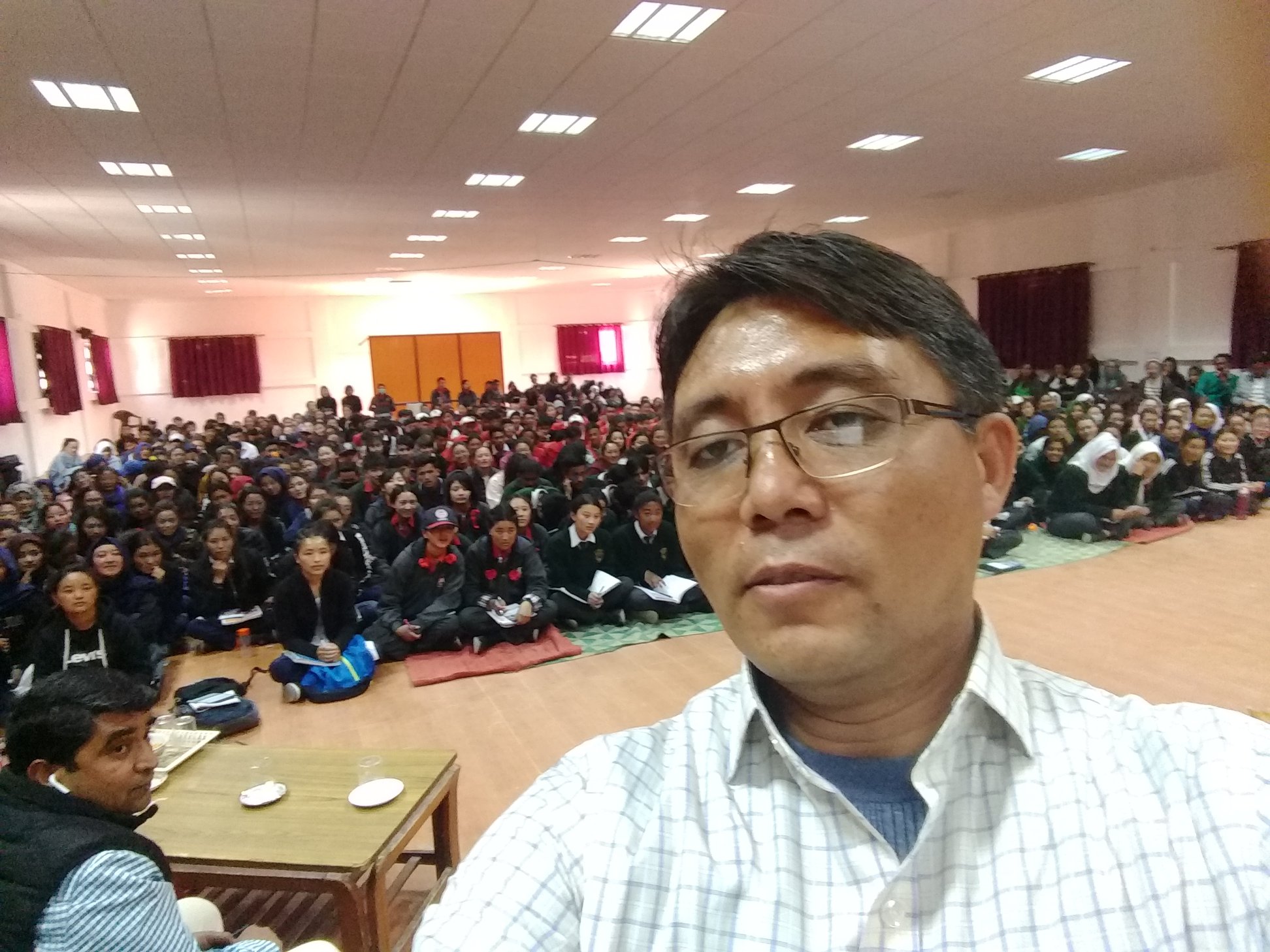 Tsering Tashi at a counselling session for school students. (Source: Ladakh Science Foundation)