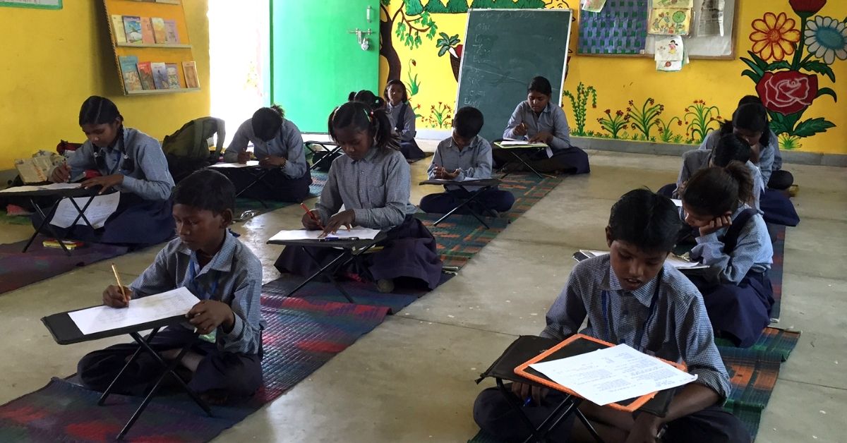 IIT Grad’s Low-Cost Desk-Bag Helps 1 Lakh Poor Students Improve Their Posture!