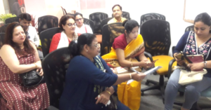 How Smartphones & Sarees are Helping Women Earn a Steady Income with Zero Investment