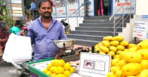 B'luru Folk Help 25 Street Vendors Ditch Plastic Bags & Straws, Keep Profits Intact