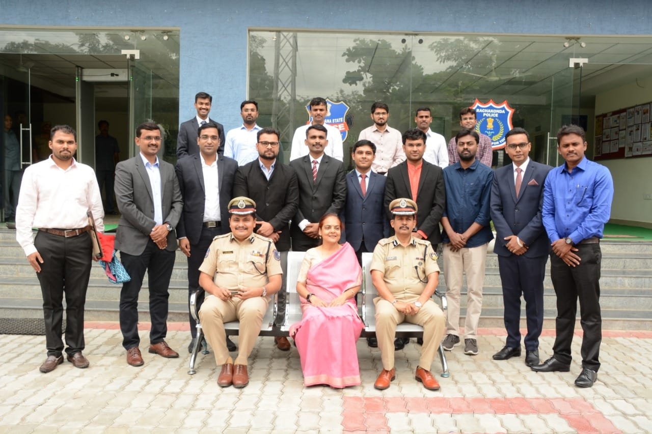 Commissioner Mahesh Bhagwat (Sitting Extreme Left) sitting alongside Anjana Sinha IPS Director NISA and MR Naik IPS IG CRPF. Standing with them are successful candidates of CAPF exam. (Source: Facebook/Mahesh Bhagwat)