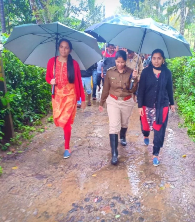 Deputy Commissioner Annies Kanmani Joy, SP Dr Suman D Pennekar and CEO - ZP K Lakshmi Priya (IAS/2015). (Source: Twitter/Priyanka Shukla)