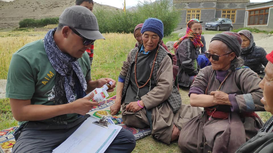 Dr Nordan distributing medicines at Sasoma Village, Nubra Valley. 