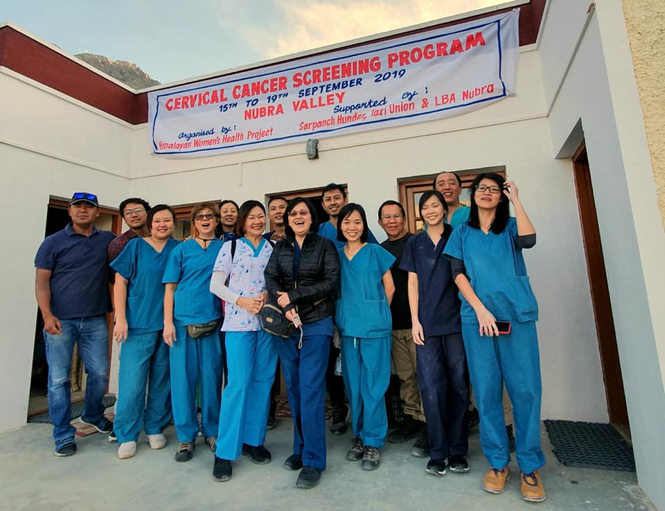 Dr Nordan (Extreme Left) with the team of doctors from Singapore. (Source: Facebook)