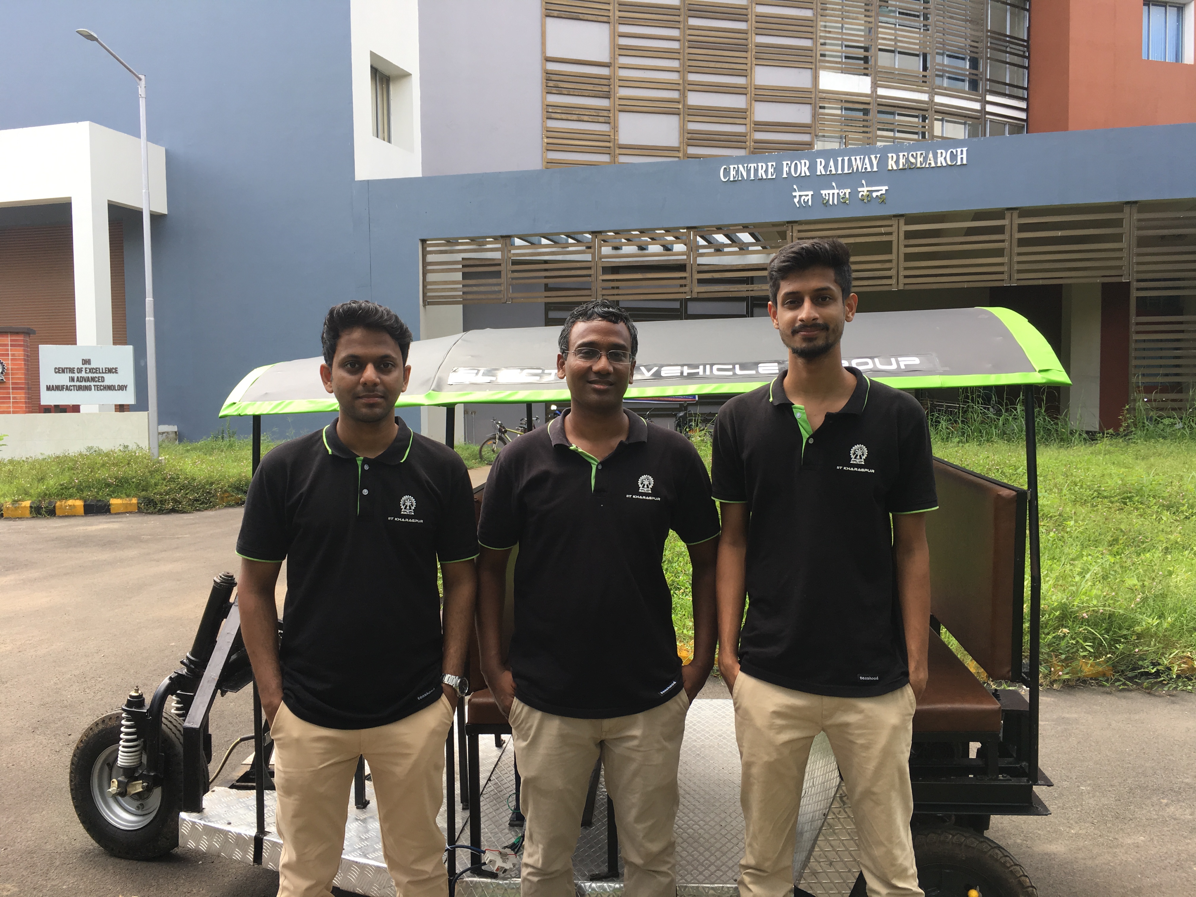 E Rickshaw Deshla founders- Manuj Agrawal, Vikranth Racherla, Shyama Agrawal)