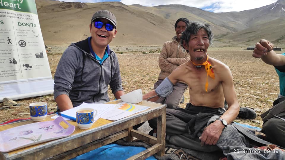 Dr Nordan and his team conducting a free clinic for nomads at a temporary settlement called REBO near More Plain beyond Taglangla on the Leh Manali Highway.