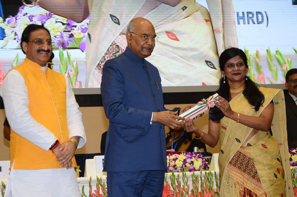 Remya Parameswar Iyer receiving the National Award for Teachers from President of India Ram Nath Kovind. (Source: Facebook)