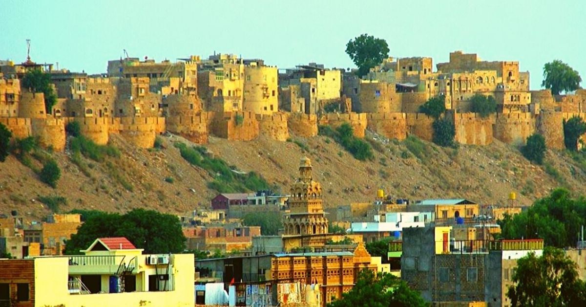 India’s Last Inhabited Fortress in Rajasthan has 4000 People Living Rent-Free In It!