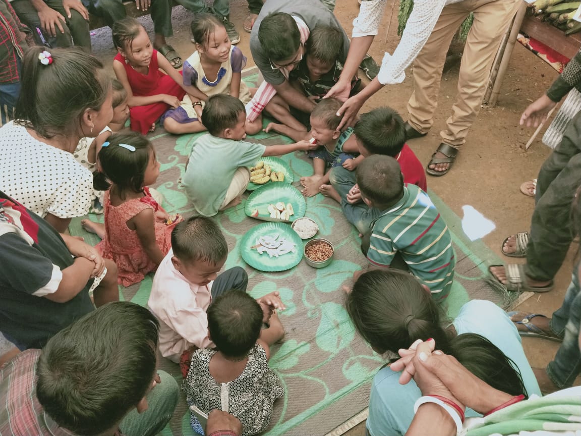 Dibbi Adaan Pradaan: Children trying out different cuisines. 