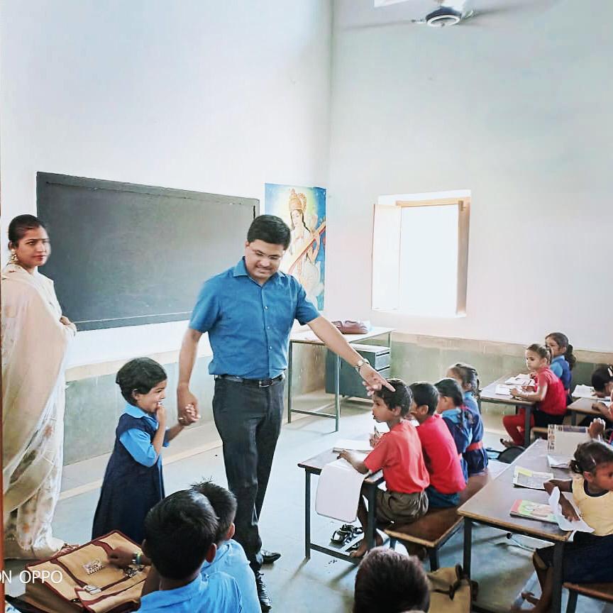 Awanish Sharan walking his daughter Vedika into class. (Source: Awanish Sharan)