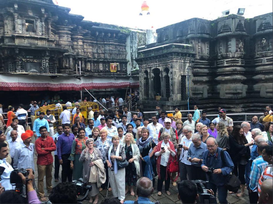 Polish Survivors of World War II Reliving Their Childhood Memories at Mahalaxmi Temple, Kolhapur. (Source: Twitter/@IndiaHistorypic) 