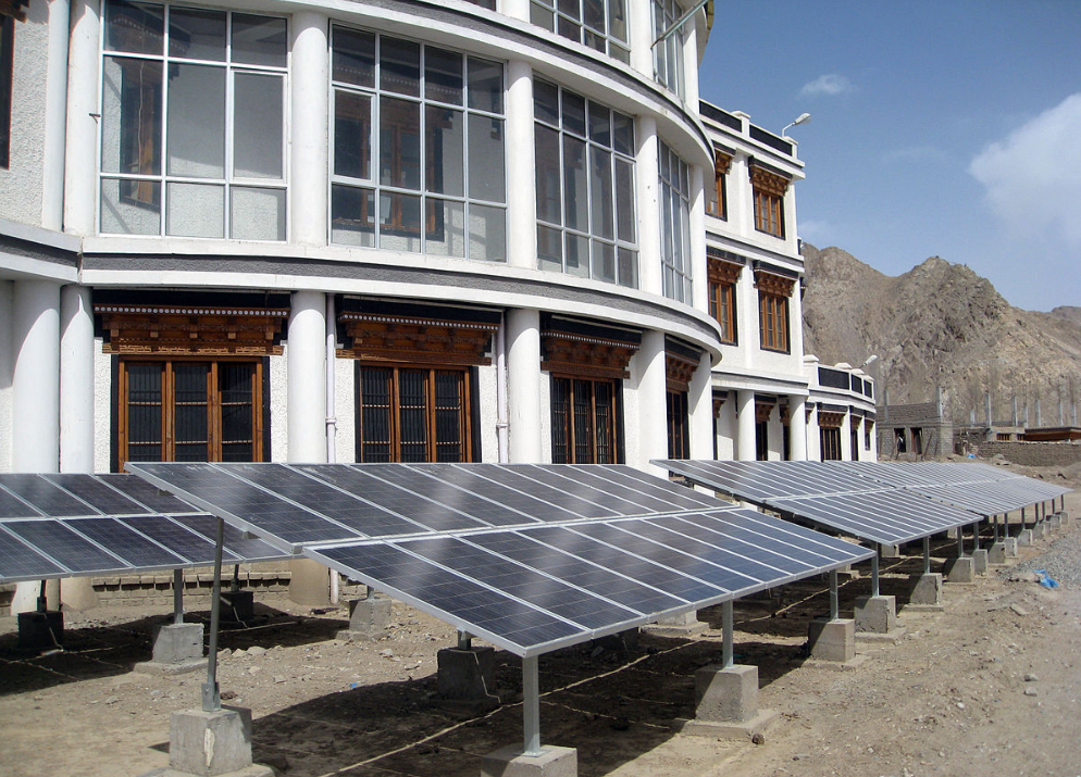 SPV modules LREDA Office Leh, Ladakh. (Source: Wikimedia Commons)