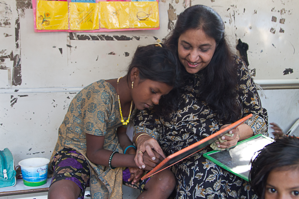 Children and Youth in History  Doorstep School-on-Wheels, Mumbai  [Photographs]