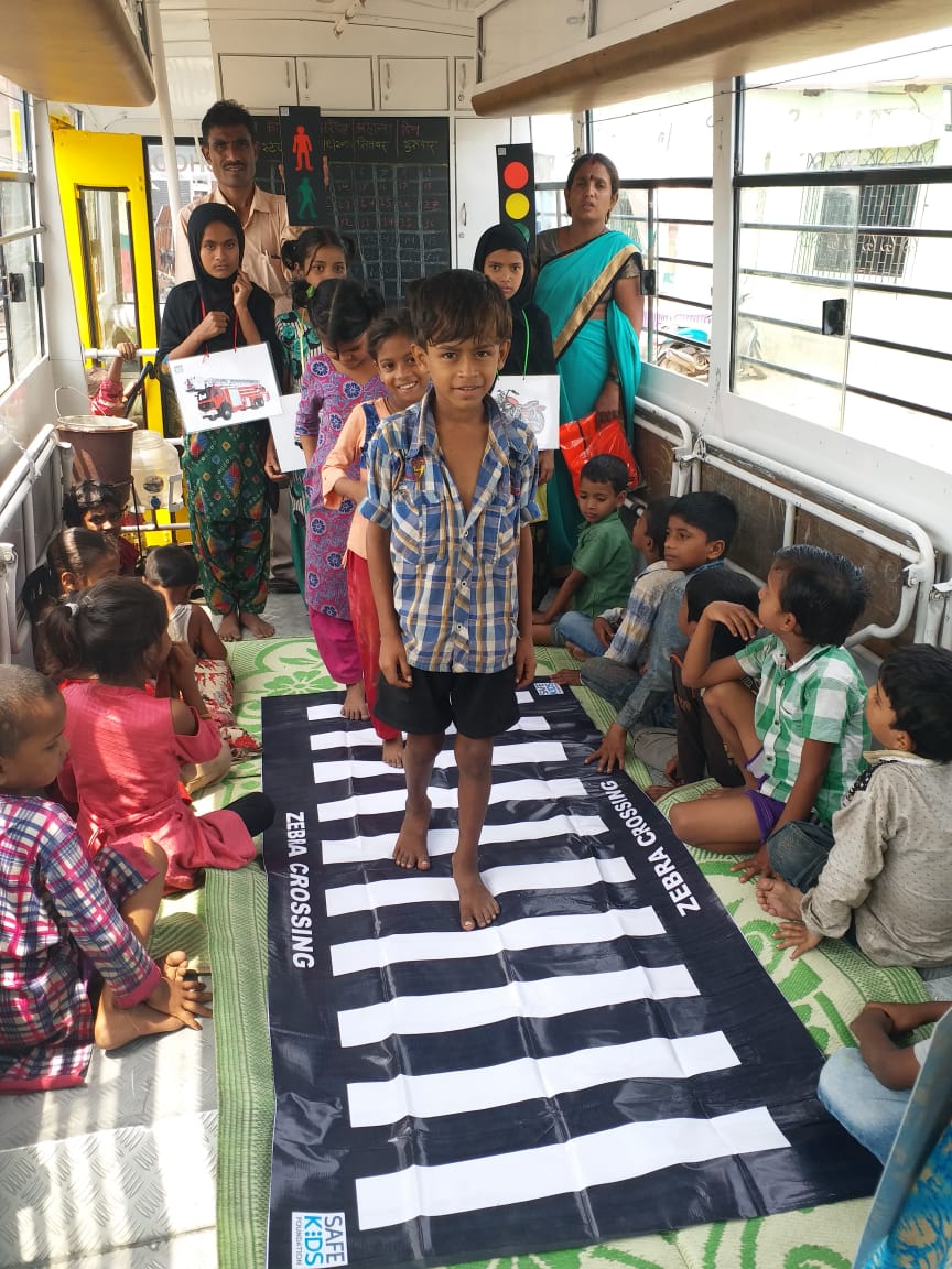 Children and Youth in History  Doorstep School-on-Wheels, Mumbai  [Photographs]