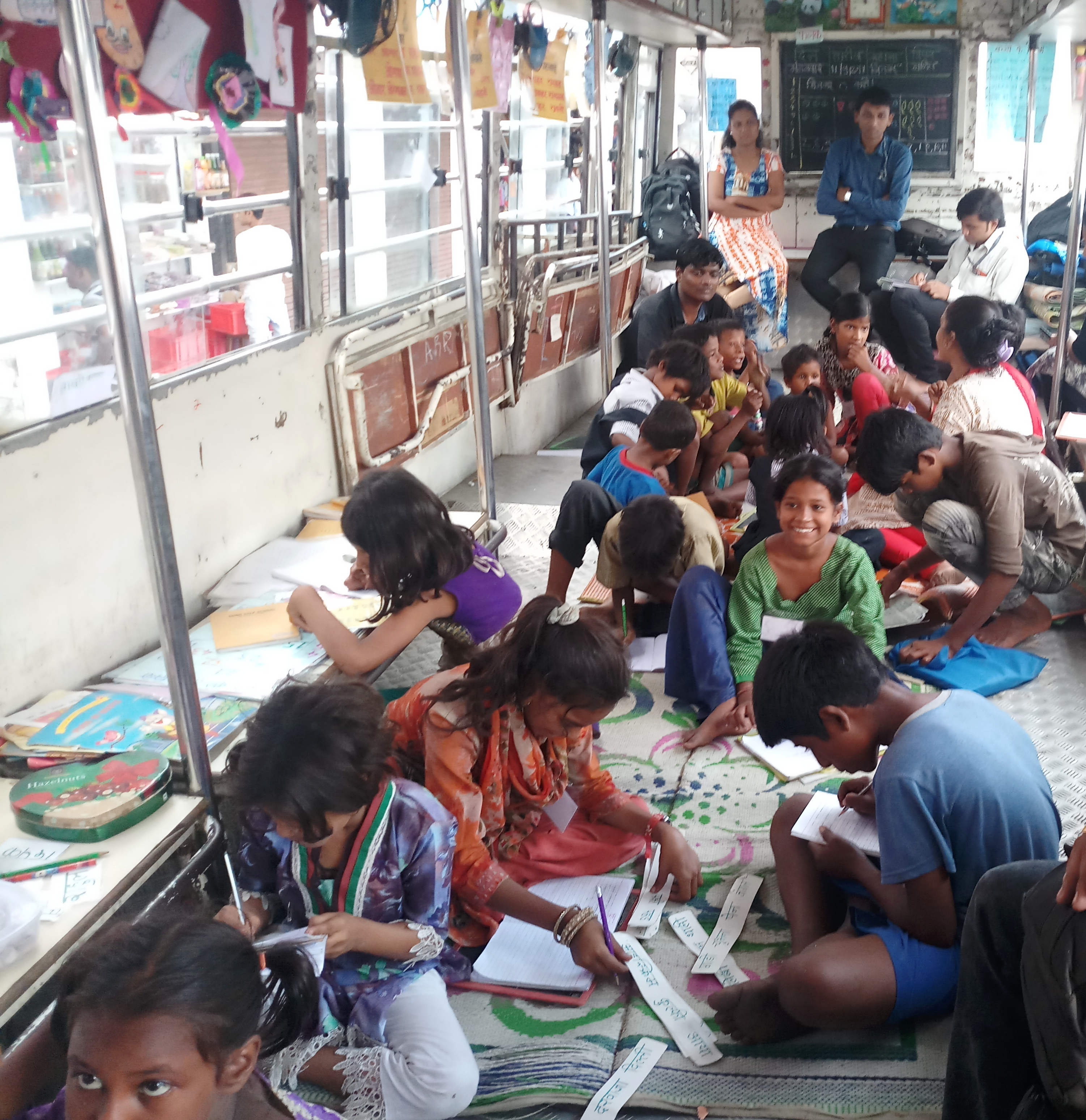 Children and Youth in History  Doorstep School-on-Wheels, Mumbai  [Photographs]