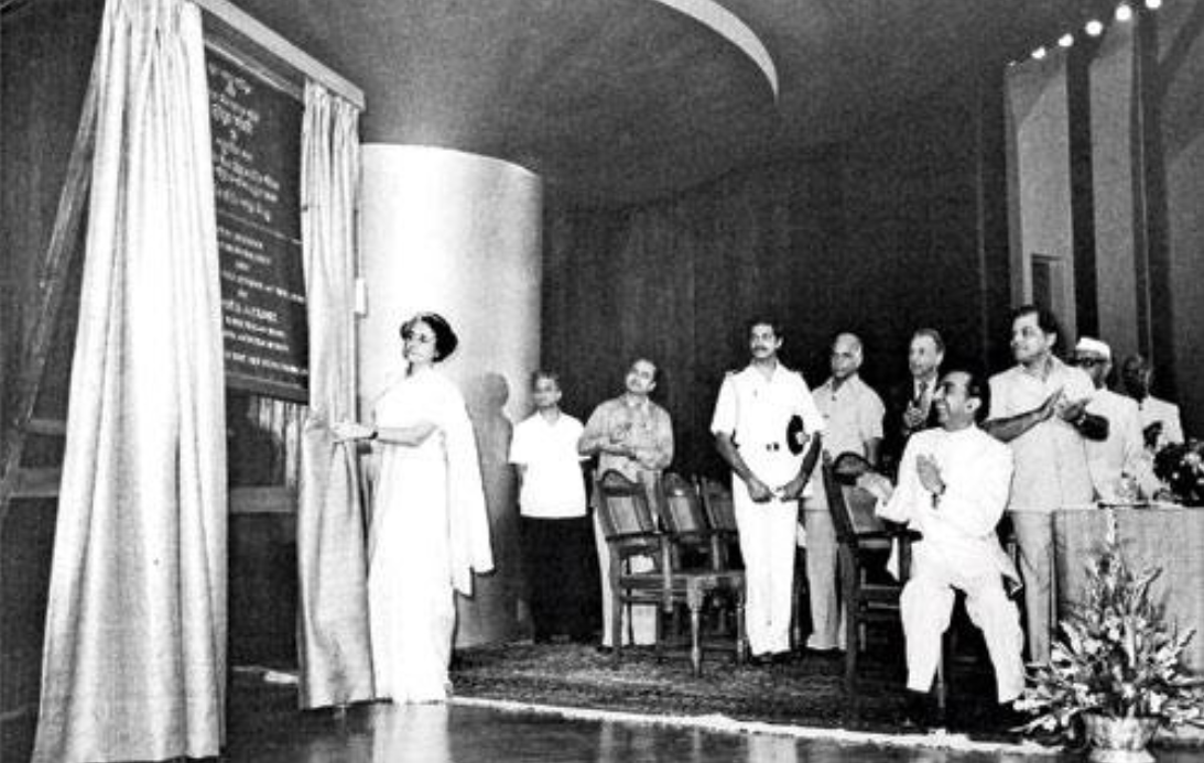 Former Prime Minister Indira Gandhi inaugurating the NCPA with Jamshed seated. (Source: Twitter/Aditi Patwardhan)