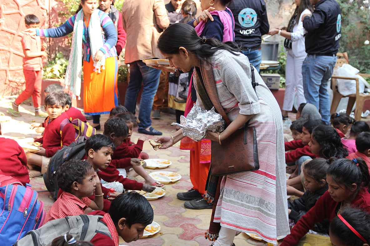 Children at one of Sunaayy Foundation's Delhi centres receiving a meal. (Source: Sunaayy Foundation)