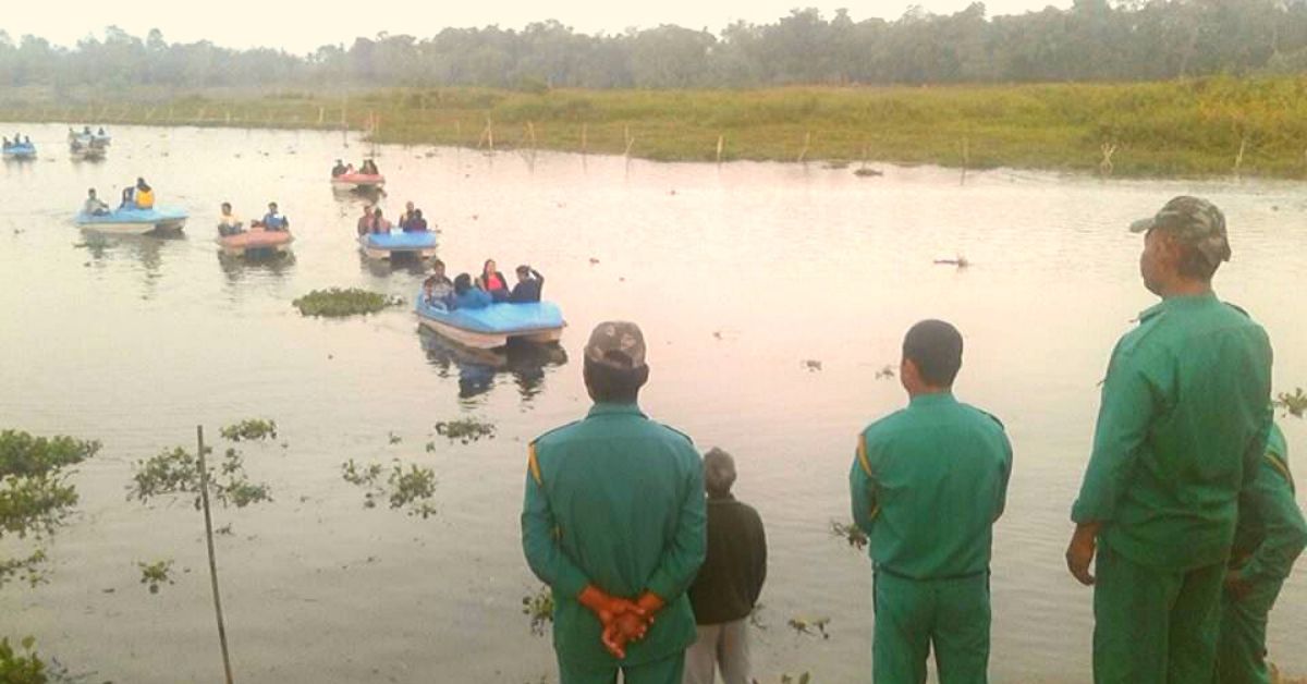 Tourists going on boat rides, a part of the Sasoni-Merbil eco-tourism project. 