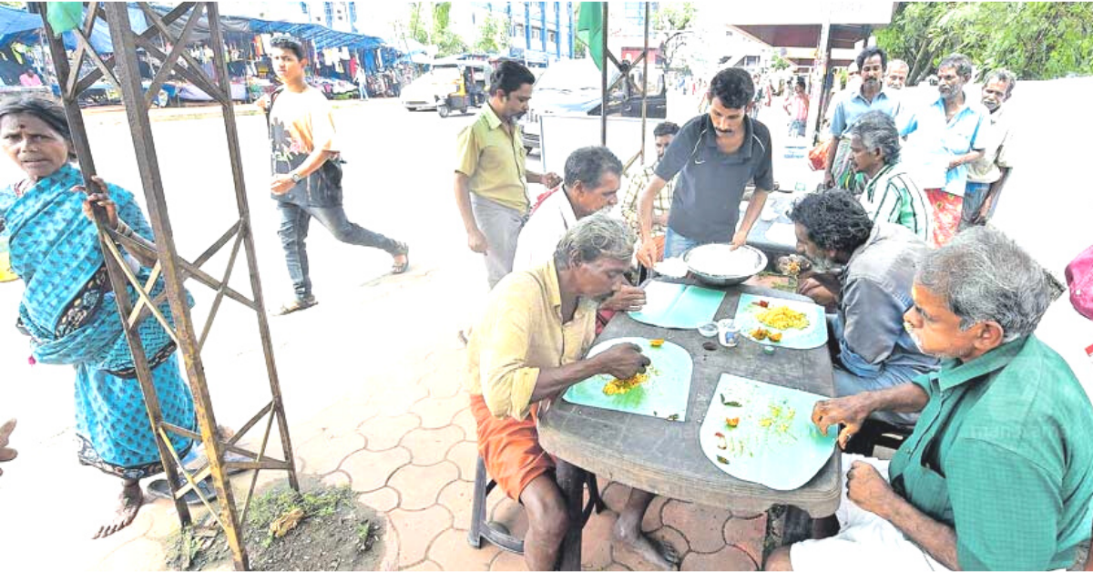 Kerala Fruit Seller Turns Defunct Bus Stop Into Free Kitchen for 200 Needy People!