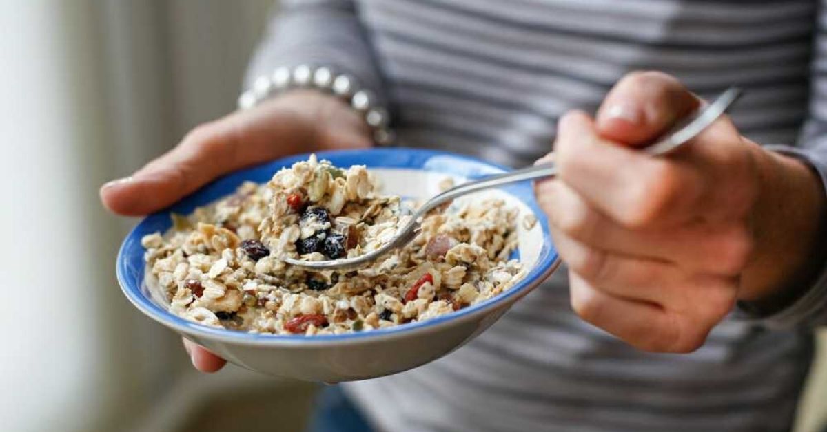Confused About Which Oats to Buy? We Break Down Steel-Cut, Rolled & Instant For You