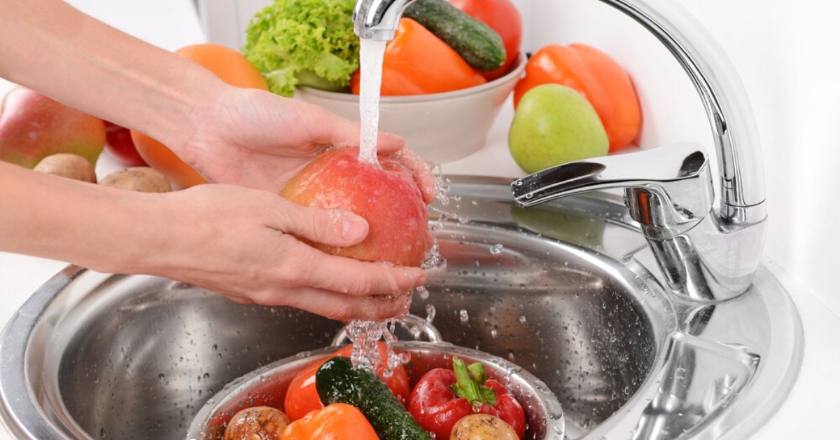 How to Wash Vegetables and Fruits to Remove Pesticides