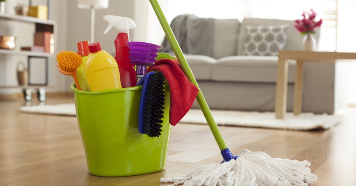 From ‘99.9% of Bacteria’ to Acid: 5 Myths About Toilet & Floor Cleaners Busted