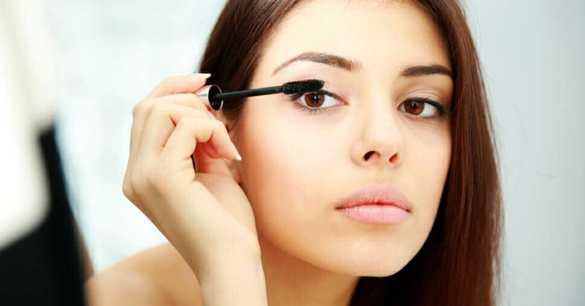 4 Chemicals In Eye-Makeup Can Cause Infection, Vision Loss: Try These Alternatives
