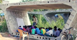 This 25-YO Student Teaches 250 Slum Kids Under a Flyover Slab in Delhi Every Day!