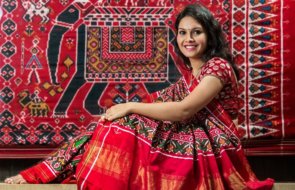 RUBY RED WOVEN TRADITIONAL PATOLA SILK SAREE WITH FOIL PRINT WORK –  zarikaariindia.com