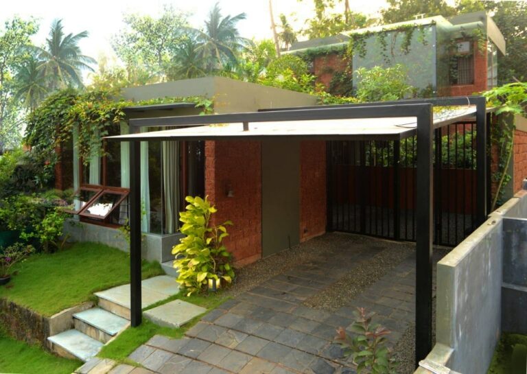 This Concrete-Free Kerala Home Has A Fruit Orchard & a Pond in the Middle